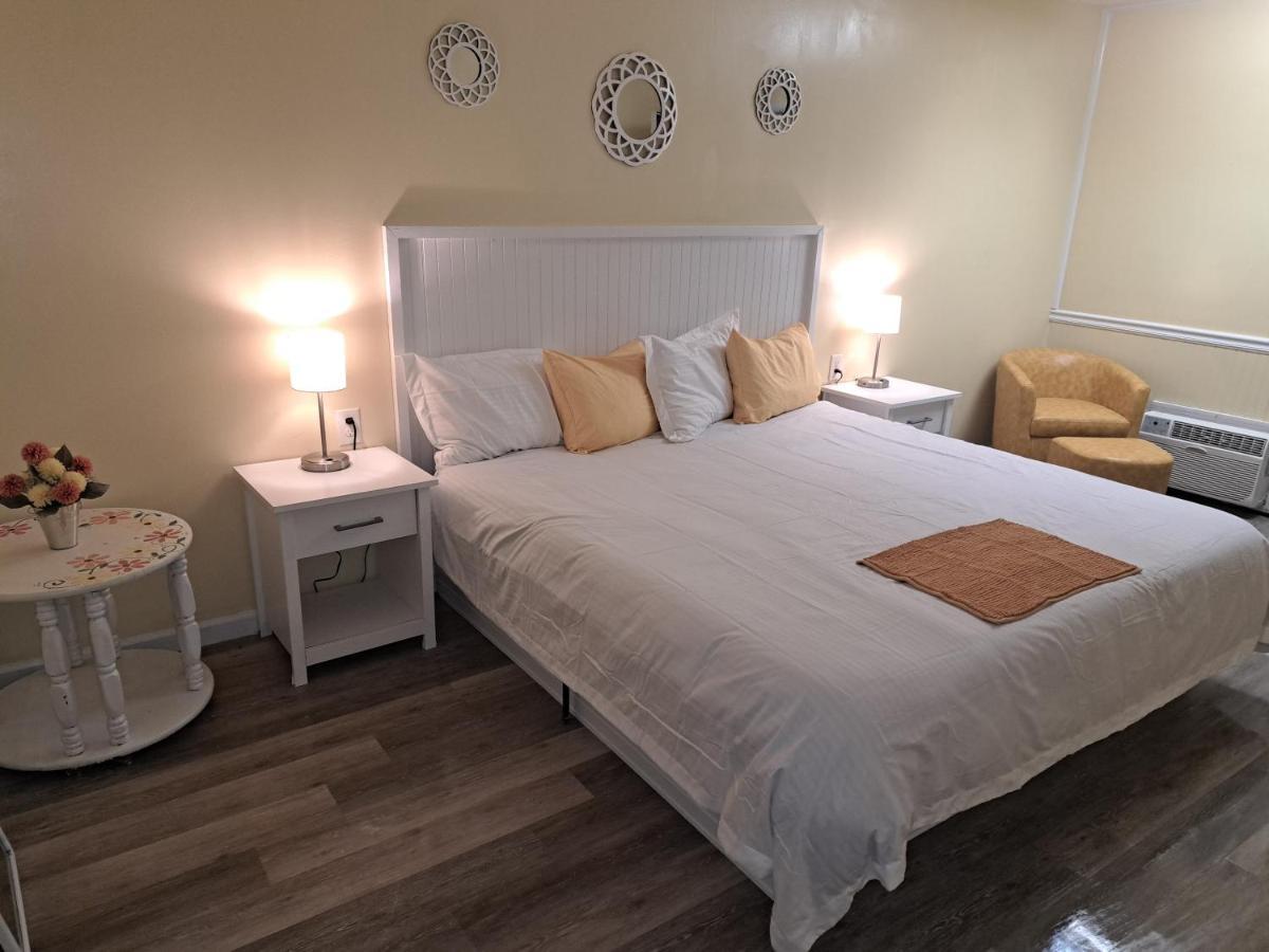 Motel Blue Sky Inn- Complimentary Happy Hour Th-sun, Veteran Owned, Full Breakfast, Space, 1 Mile From Blue Ridge, Fire Pit Blue Ridge