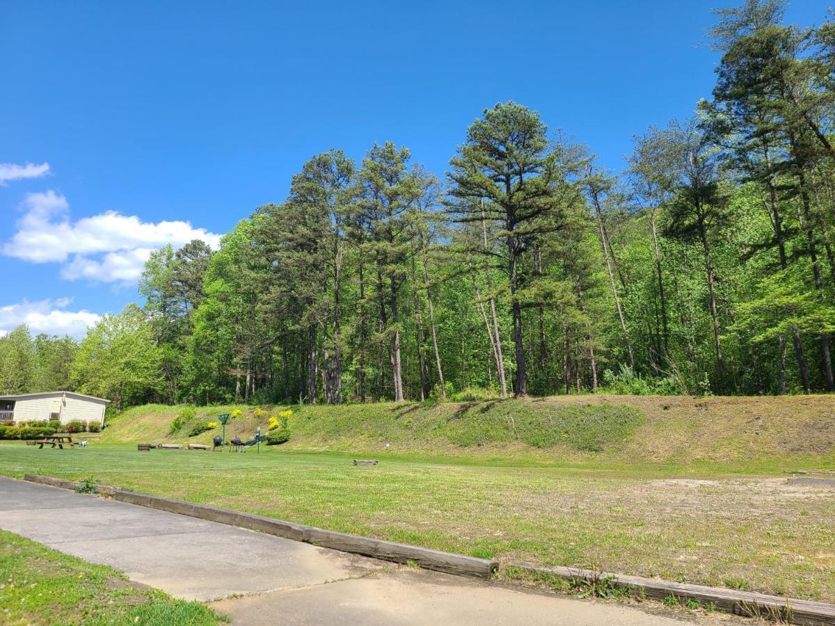 Motel Blue Sky Inn- Complimentary Happy Hour Th-sun, Veteran Owned, Full Breakfast, Space, 1 Mile From Blue Ridge, Fire Pit Blue Ridge