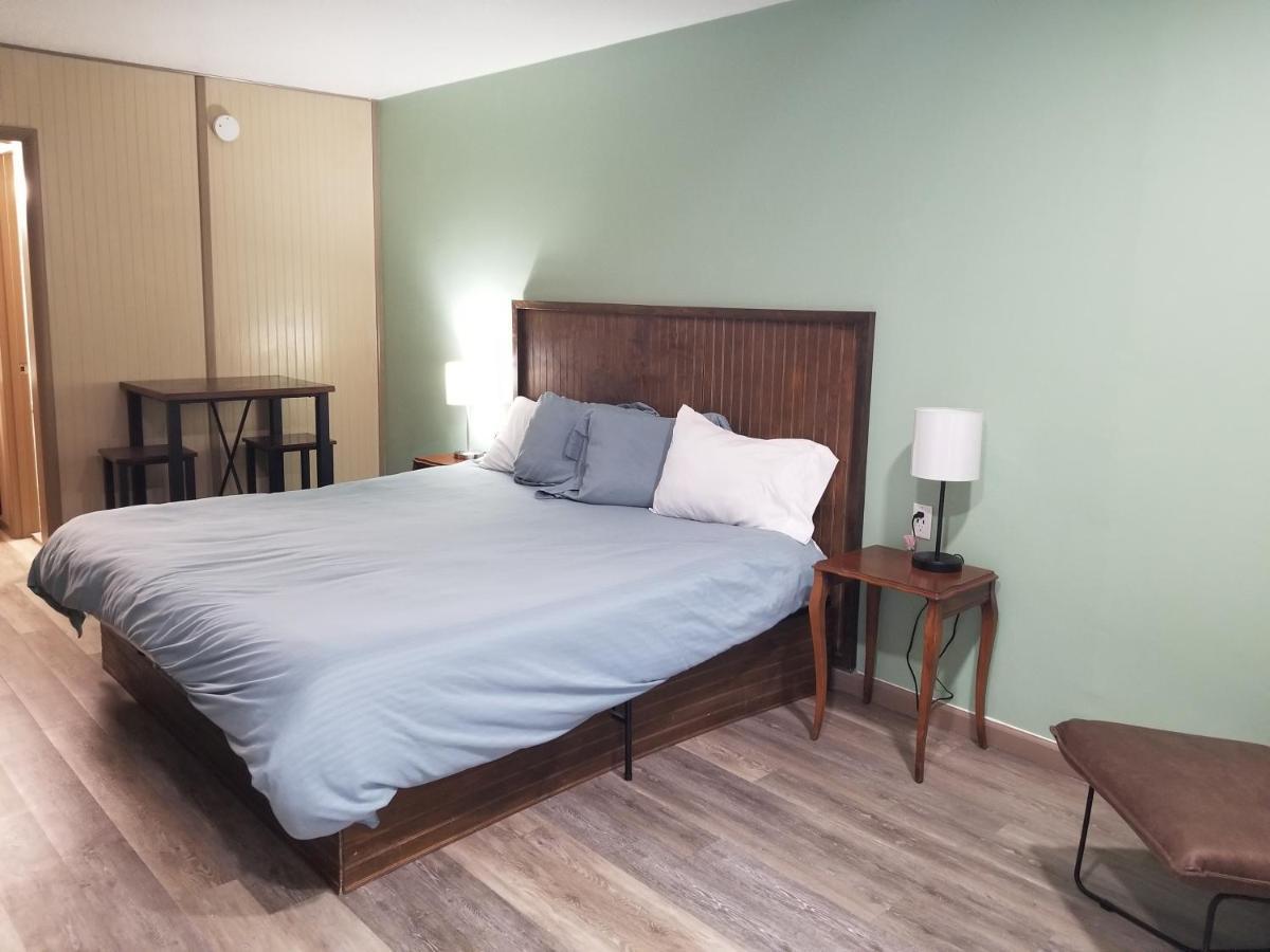 Blue Sky Inn- Complimentary Happy Hour Th-sun, Veteran Owned, Full Breakfast, Space, 1 Mile From Blue Ridge, Fire Pit Motel Blue Ridge