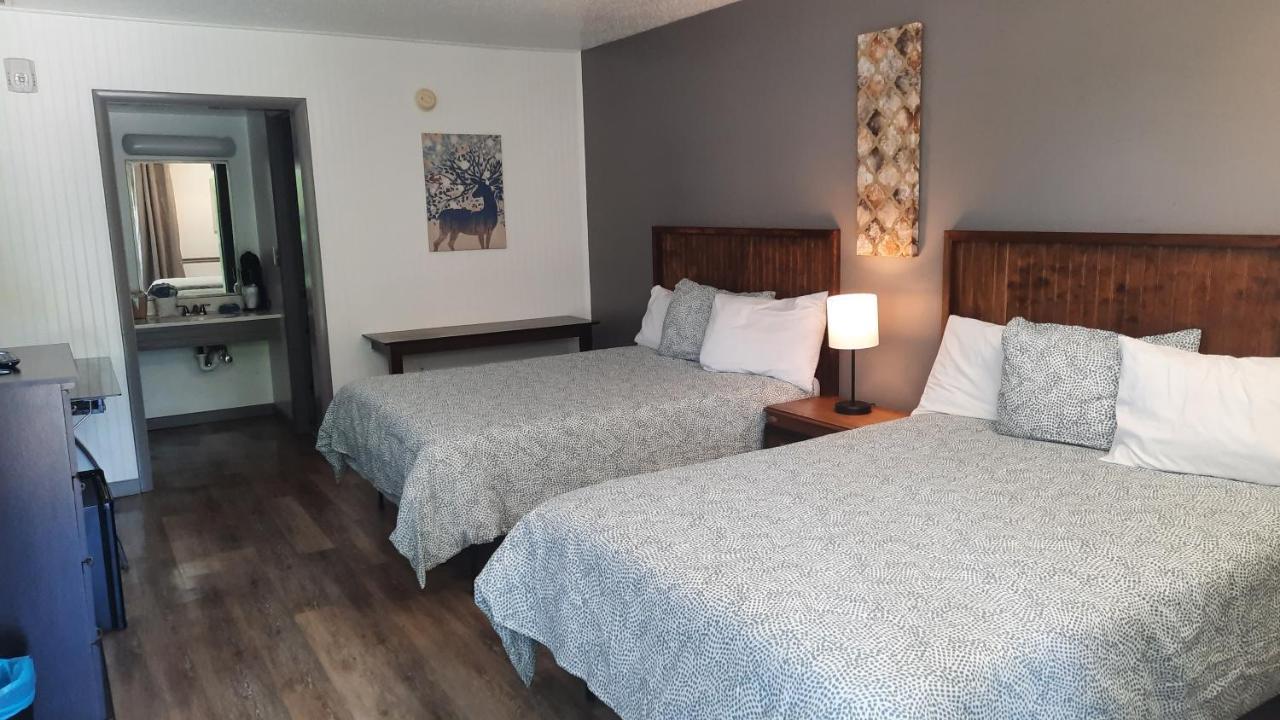 Motel Blue Sky Inn- Complimentary Happy Hour Th-sun, Veteran Owned, Full Breakfast, Space, 1 Mile From Blue Ridge, Fire Pit