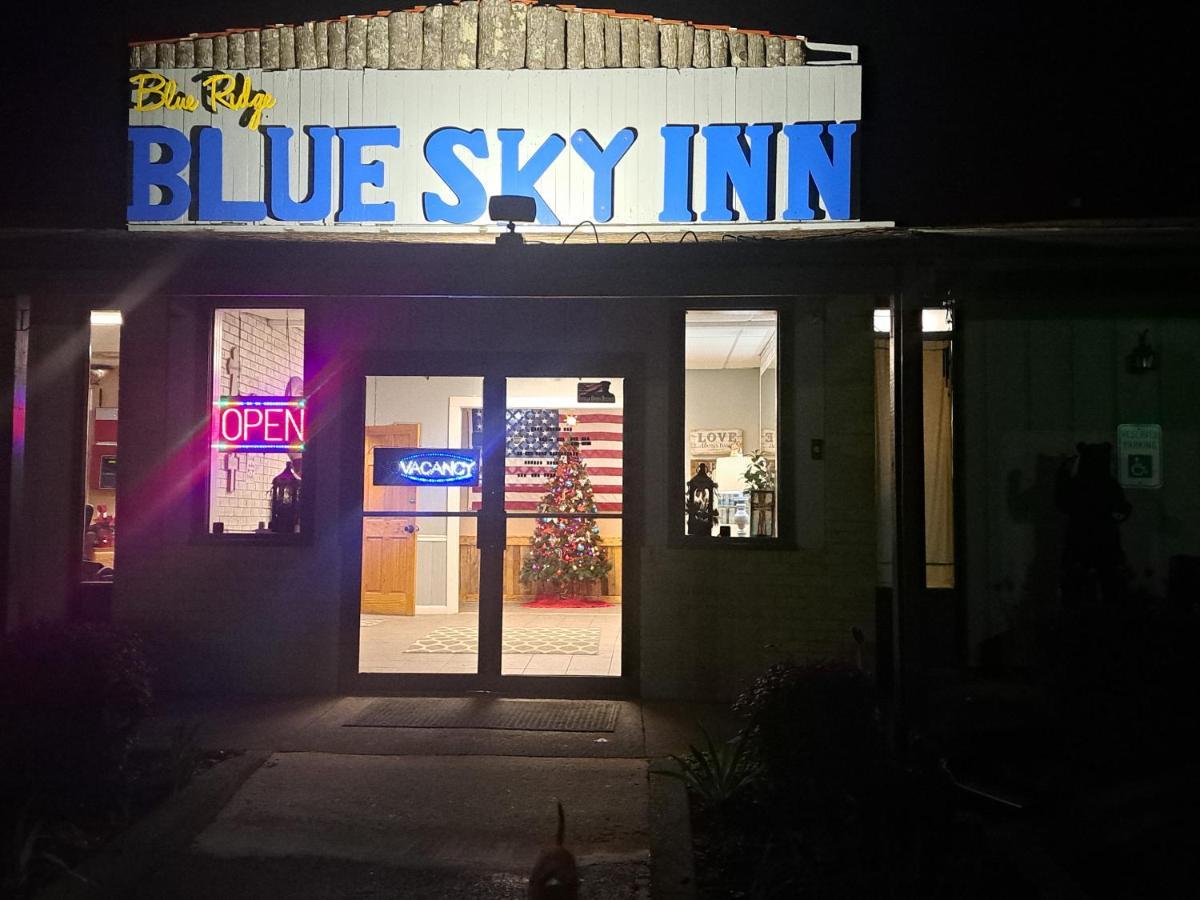 Blue Sky Inn- Complimentary Happy Hour Th-sun, Veteran Owned, Full Breakfast, Space, 1 Mile From Blue Ridge, Fire Pit Motel Blue Ridge