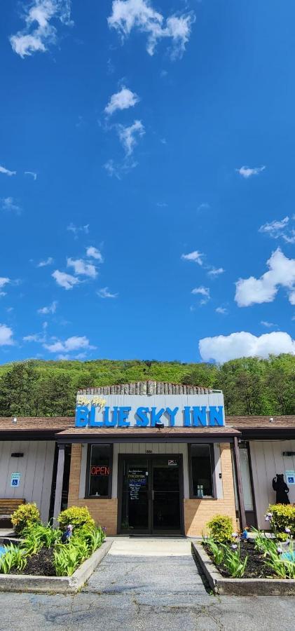 Blue Sky Inn- Complimentary Happy Hour Th-sun, Veteran Owned, Full Breakfast, Space, 1 Mile From Blue Ridge, Fire Pit Motel Blue Ridge