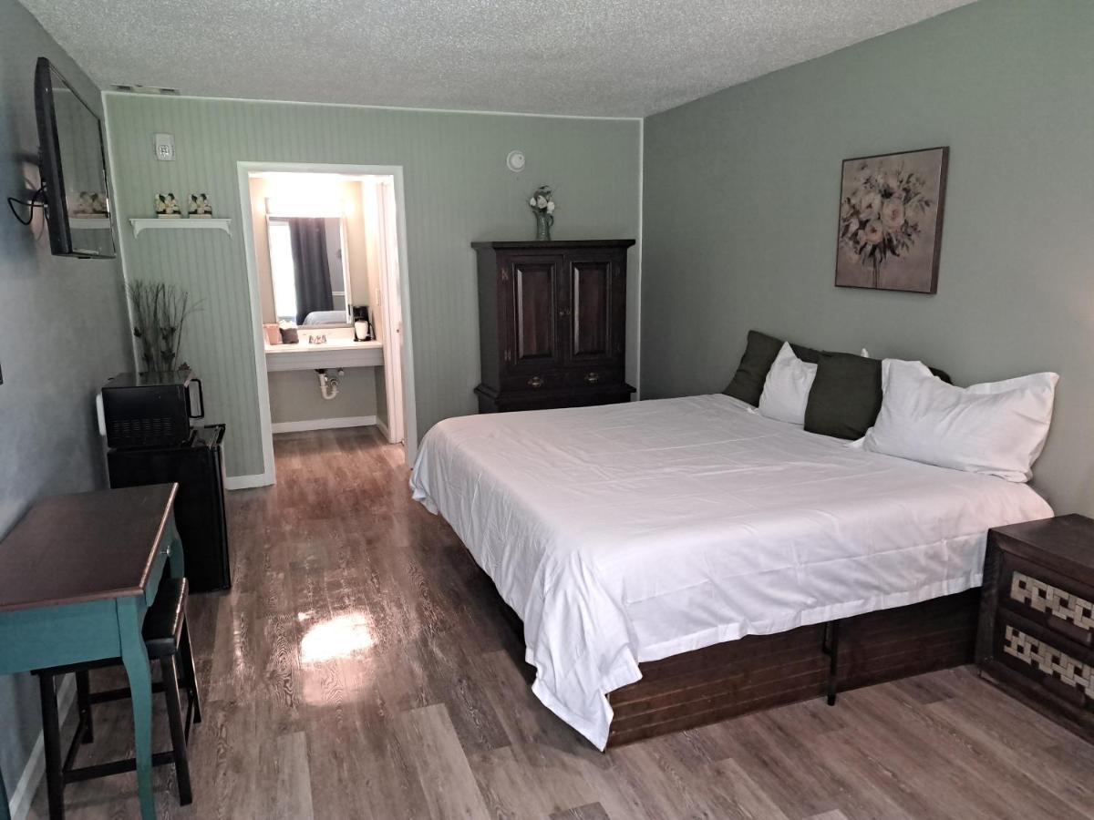 Blue Sky Inn- Complimentary Happy Hour Th-sun, Veteran Owned, Full Breakfast, Space, 1 Mile From Blue Ridge, Fire Pit Motel 2*