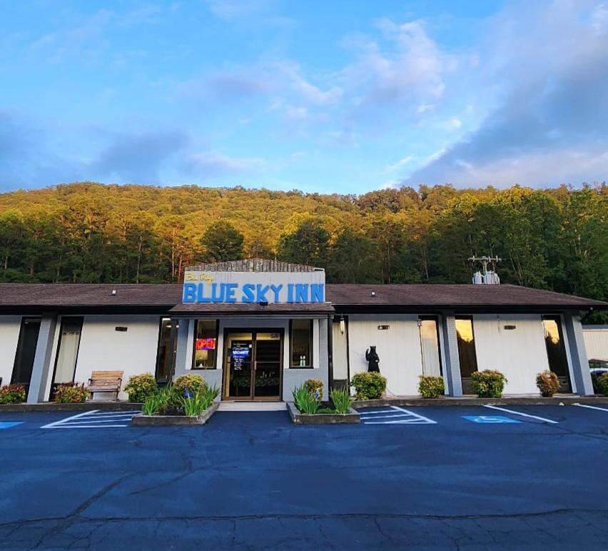 Motel Blue Sky Inn- Complimentary Happy Hour Th-sun, Veteran Owned, Full Breakfast, Space, 1 Mile From Blue Ridge, Fire Pit