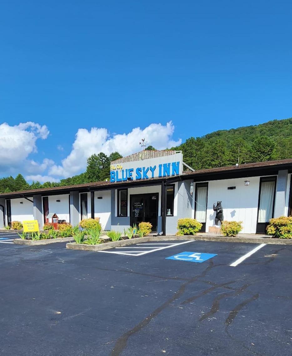 Motel Blue Sky Inn- Complimentary Happy Hour Th-sun, Veteran Owned, Full Breakfast, Space, 1 Mile From Blue Ridge, Fire Pit