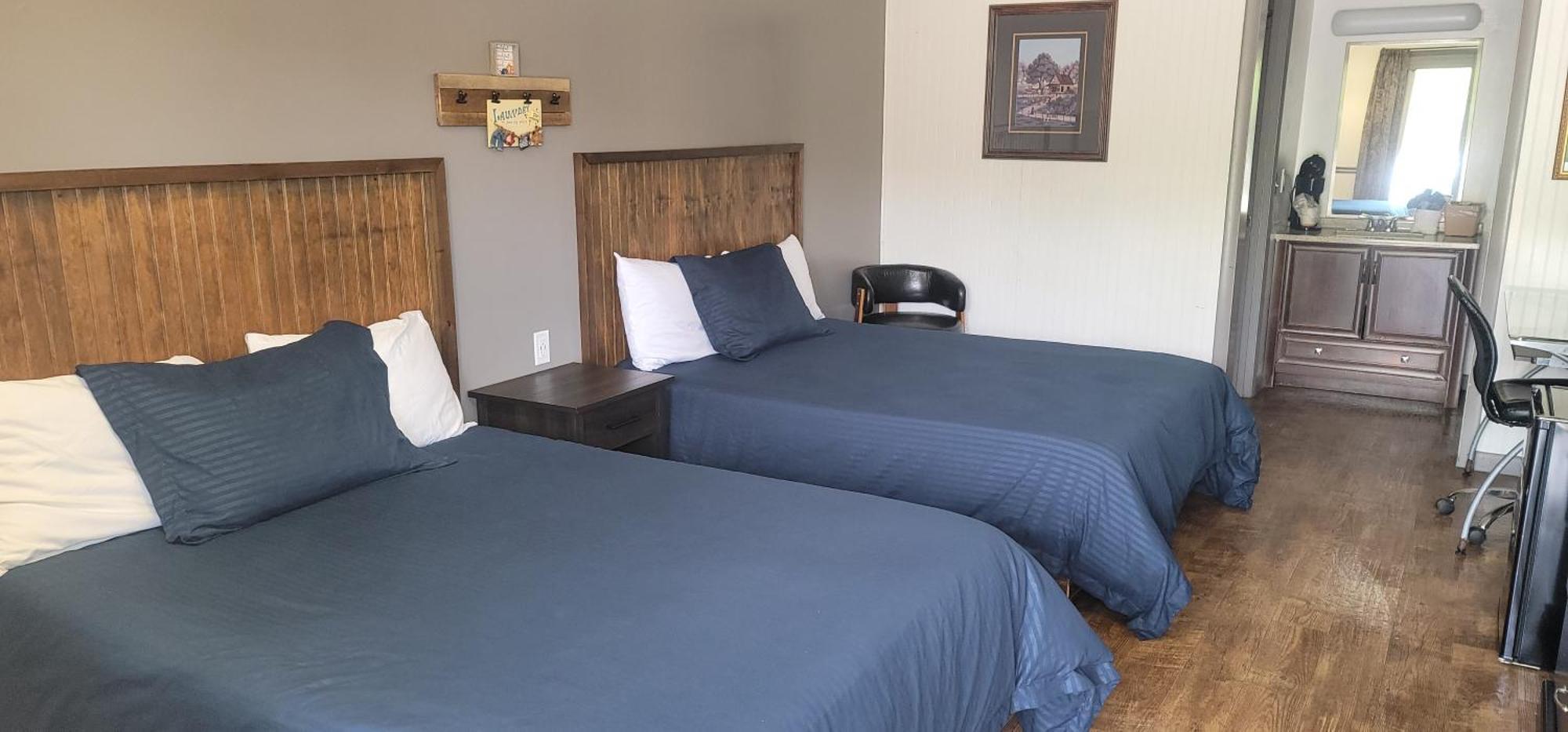 Blue Sky Inn- Complimentary Happy Hour Th-sun, Veteran Owned, Full Breakfast, Space, 1 Mile From Blue Ridge, Fire Pit Motel Blue Ridge